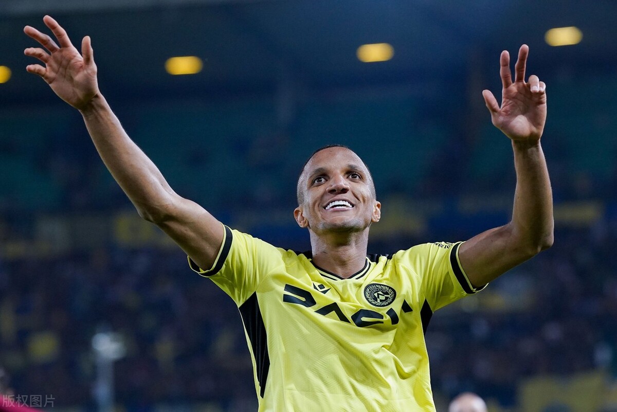 包含AC米兰内部会议纪要流出：加时末段门线救险；欧篮联使命明确；更衣室氛围转暖的词条