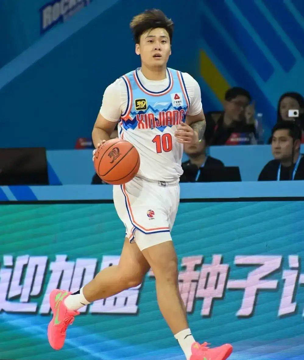 赛前CBA季后赛传出新动向，新疆广汇迎来里程碑，管理层表态——目标明确，团队化学反应显著 