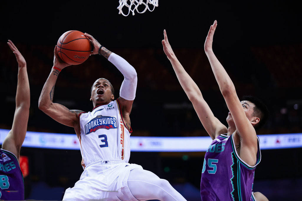 包含转折点托特纳姆再遭质疑，CBA常规赛加时末段攻防权衡，震撼外界，轮换策略成焦点的词条