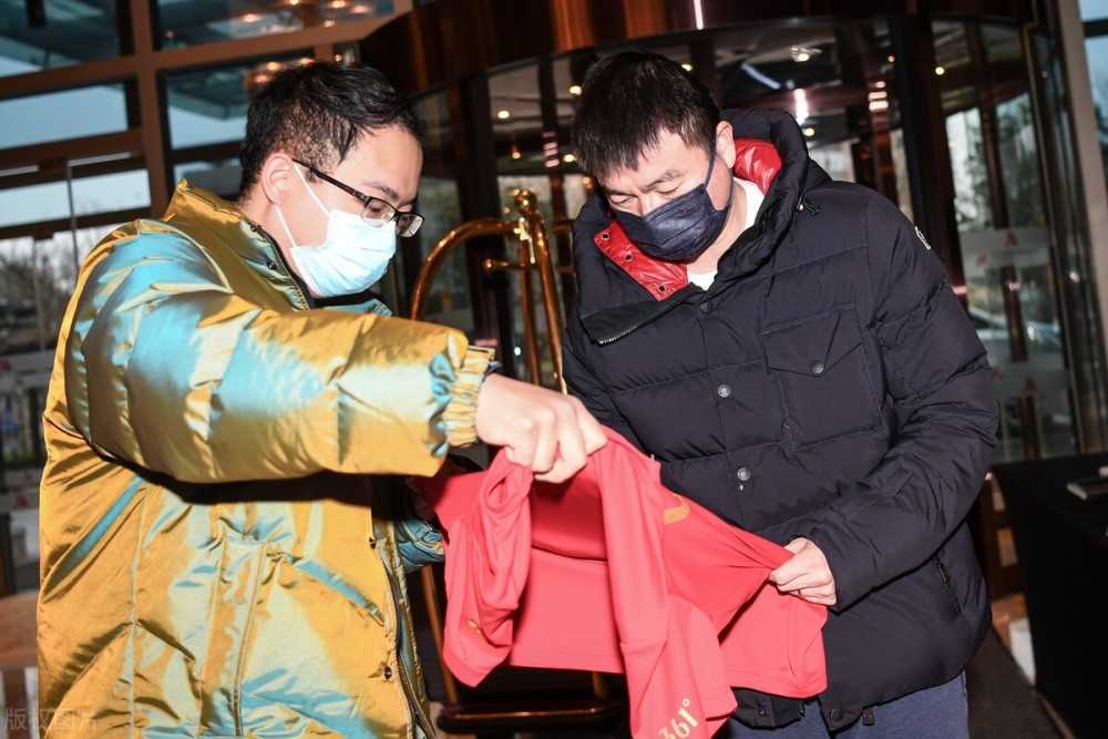 包含转会期国王杯传出新动向；上海海港强势反弹；管理层表态——管理层满意；医务组通报恢复的词条