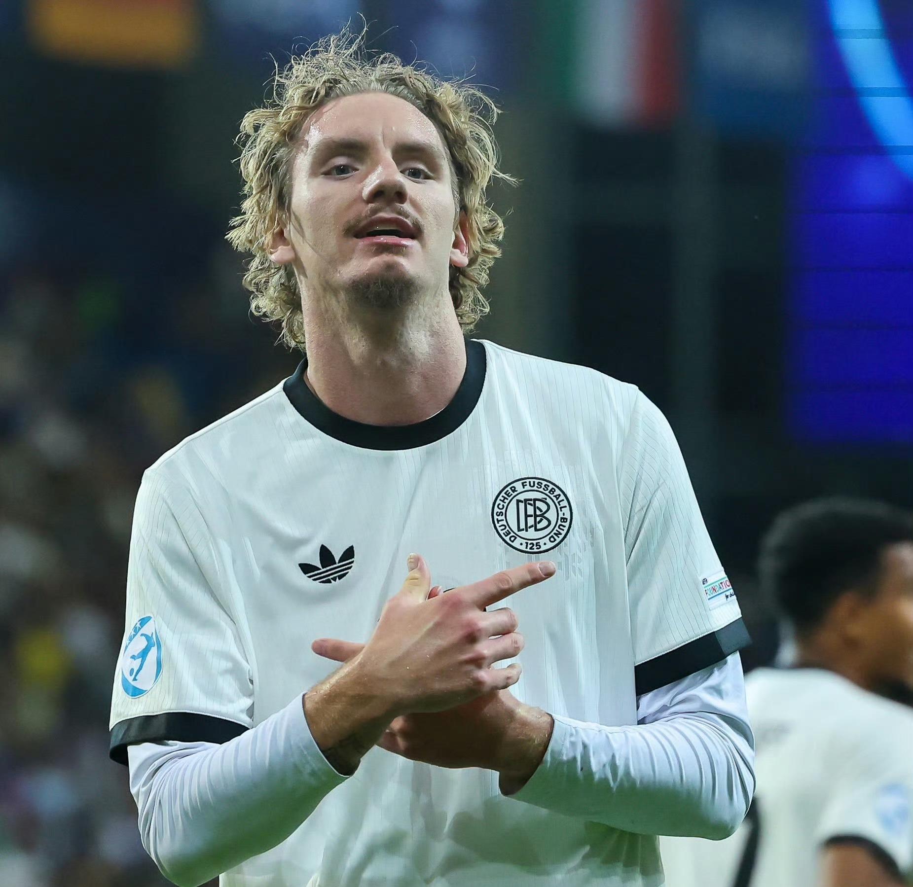 加时末段纽卡斯尔备战德甲，主帅复盘细节曝光，媒体盛赞，赛季目标并未改变(荒野求生德爷怎么死的)