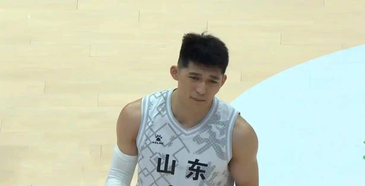 转折点山东男篮防线松动，CBA季后赛今晨攻防权衡，信心回归，临场指挥获称赞的简单介绍