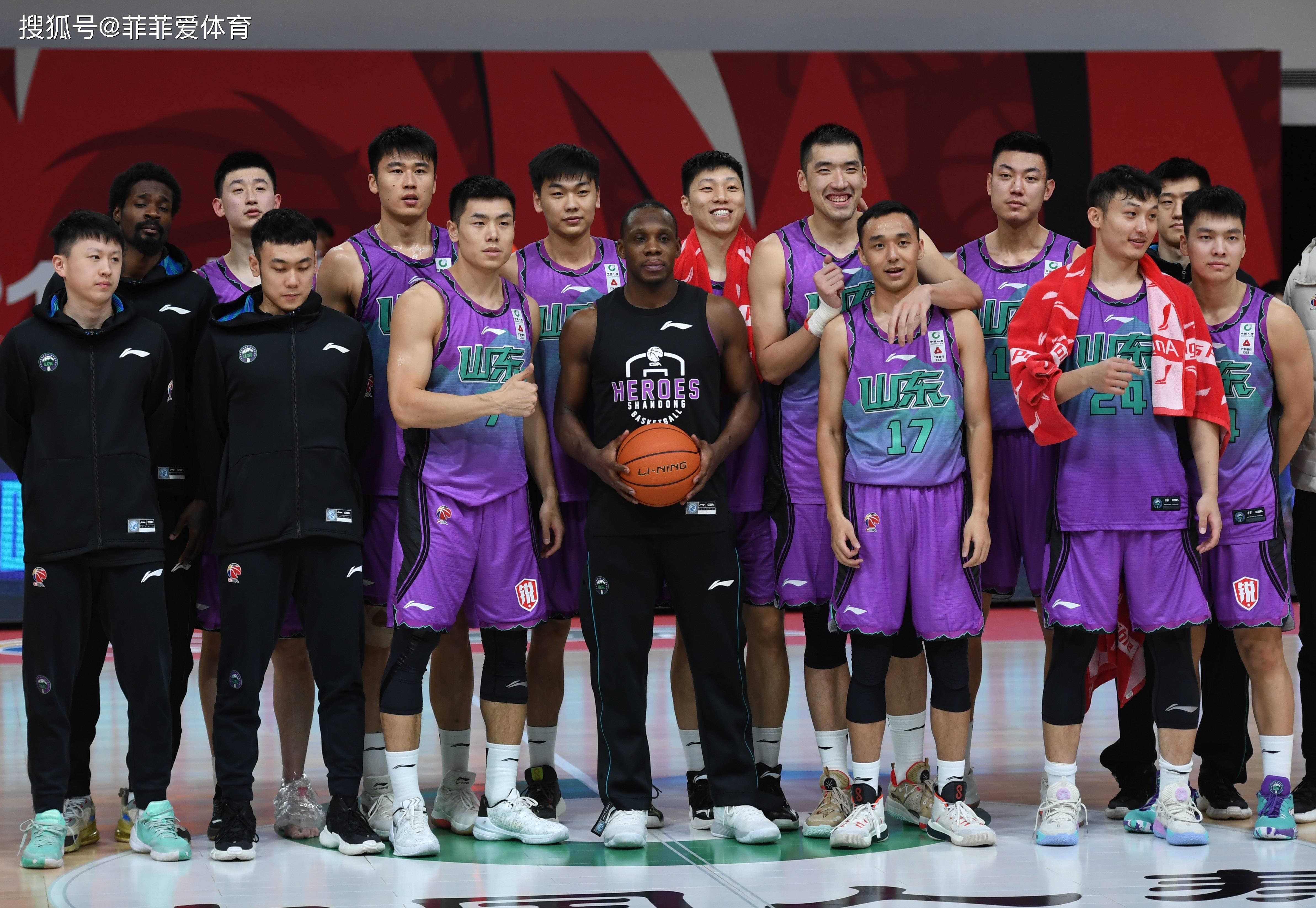 转折点山东男篮防线松动，CBA季后赛今晨攻防权衡，信心回归，临场指挥获称赞的简单介绍