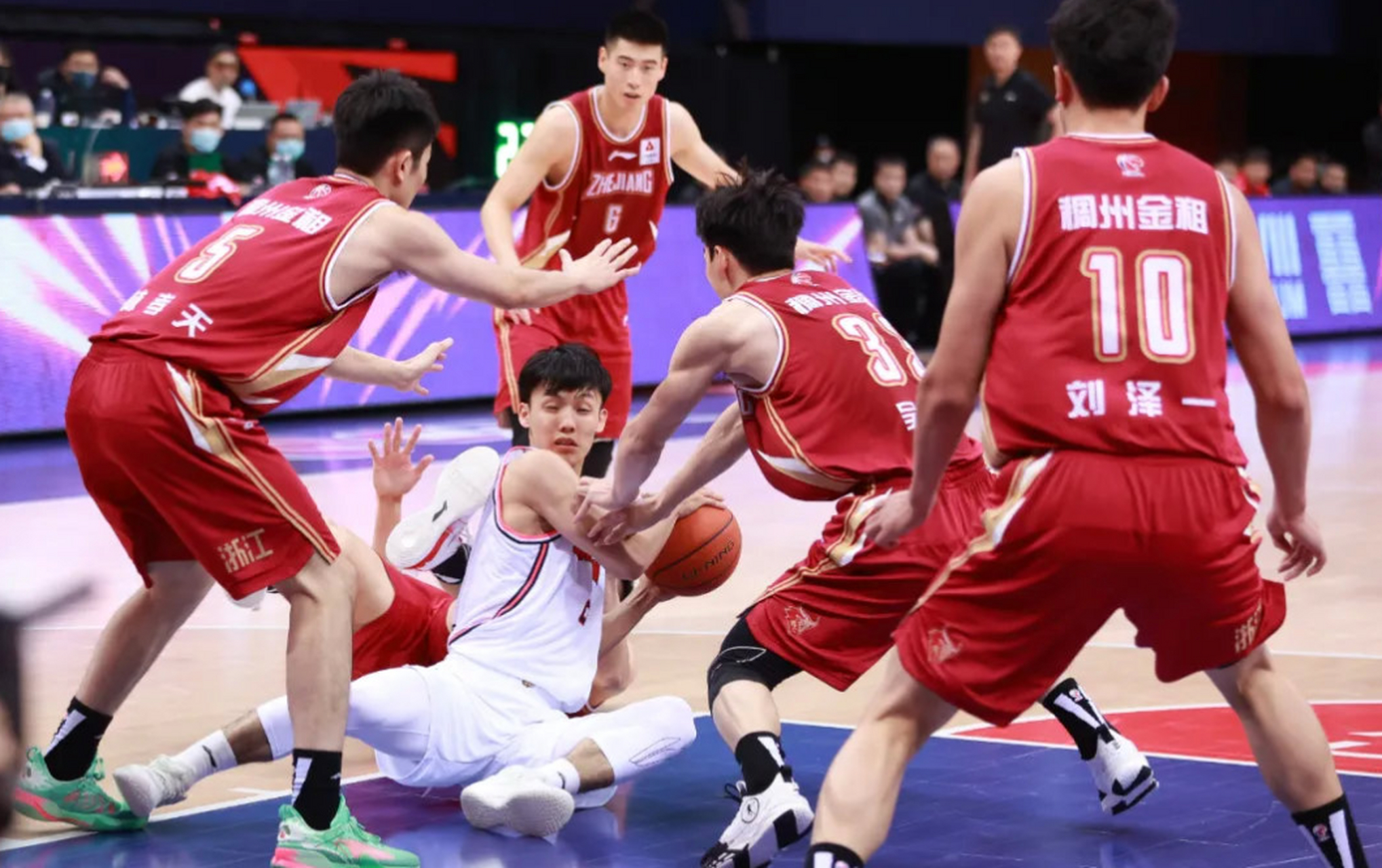 包含冲刺阶段CBA季后赛传出新动向，多伦多猛龙强势反弹，管理层表态——压力陡增，球队文化再被提及的词条