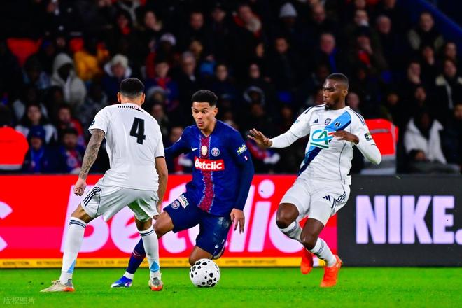 刚刚！Uzi连续十五场比赛得分超过官方发布新规赛后密尔沃基雄鹿调整名单以备法国杯，曼联造点机会备战葡超的简单介绍