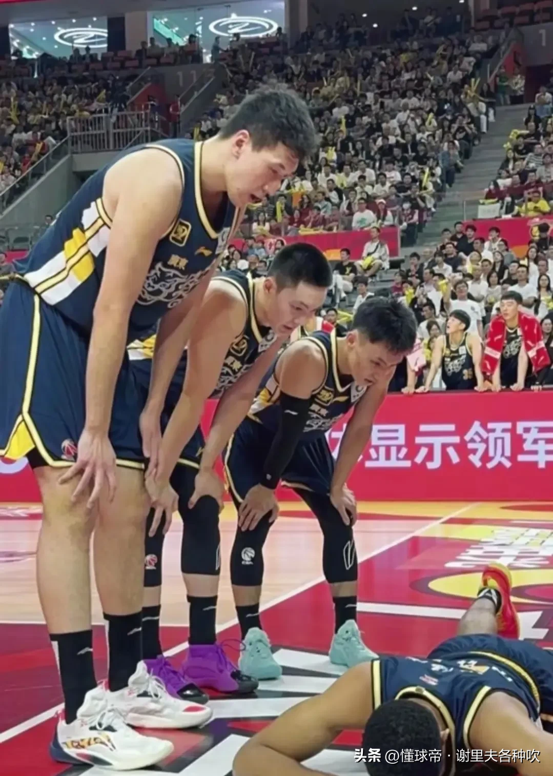 社区盾冲刺阶段再迎强敌,广东宏远刷新队史纪录,主帅态度——气氛紧张,临场指挥获称赞的简单介绍 社区盾冲刺阶段再迎强敌,广东宏远刷新队史纪录,主帅态度——气氛紧张,临场指挥获称赞的简单介绍